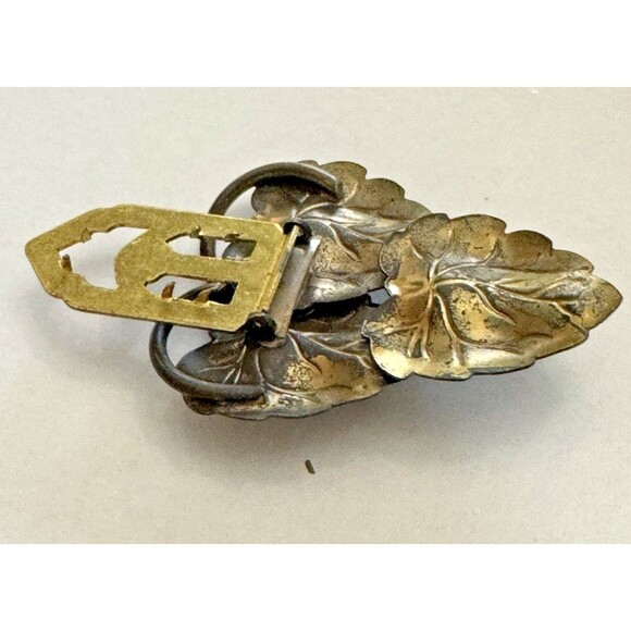 Vintage Gold Tone Leaf Fur Clip 2 Inch Layered Ivy Design - Picture 4 of 7